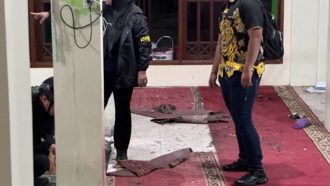 인도네시아 학교 폭발 54명 부상..."용의자는 학생"