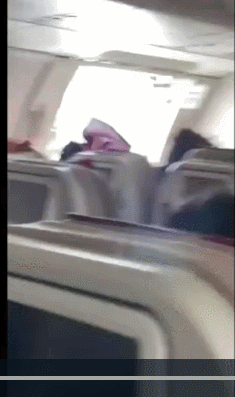 26일 오전 제주공항을 출발해 대구공항으로 향하던 아시아나 항공기에서 비행 중 문이 열리는 사고가 발생했다. (독자 제공) 2023.5.26/뉴스1