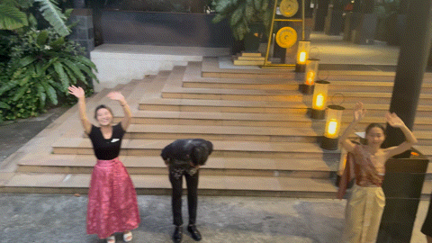 클럽메드푸껫의 G.O들이 떠나는 여행객들을 배웅하고 있다. ⓒ 뉴스1 김형준 기자