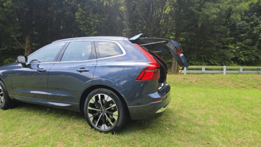 신형 XC60에는 전작과 달리 에어 서스펜션이 새롭게 추가됐다. 트렁크 이용 시 후륜 차축 높이를 최대 40㎜까지 내려 물건을 적재한 뒤 트렁크 문을 닫으면 자동으로 차축이 올라간다. 2025.08.05/뉴스1 김성식 기자