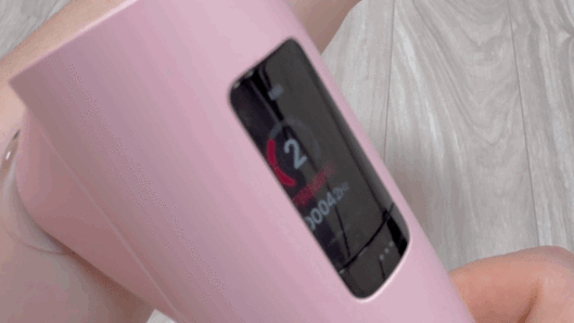 에이피알 에이지알의 신제품 하이포커스샷 플러스 제품을 구동하는 모습. ⓒ News1 이민주 기자