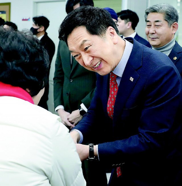 동아일보