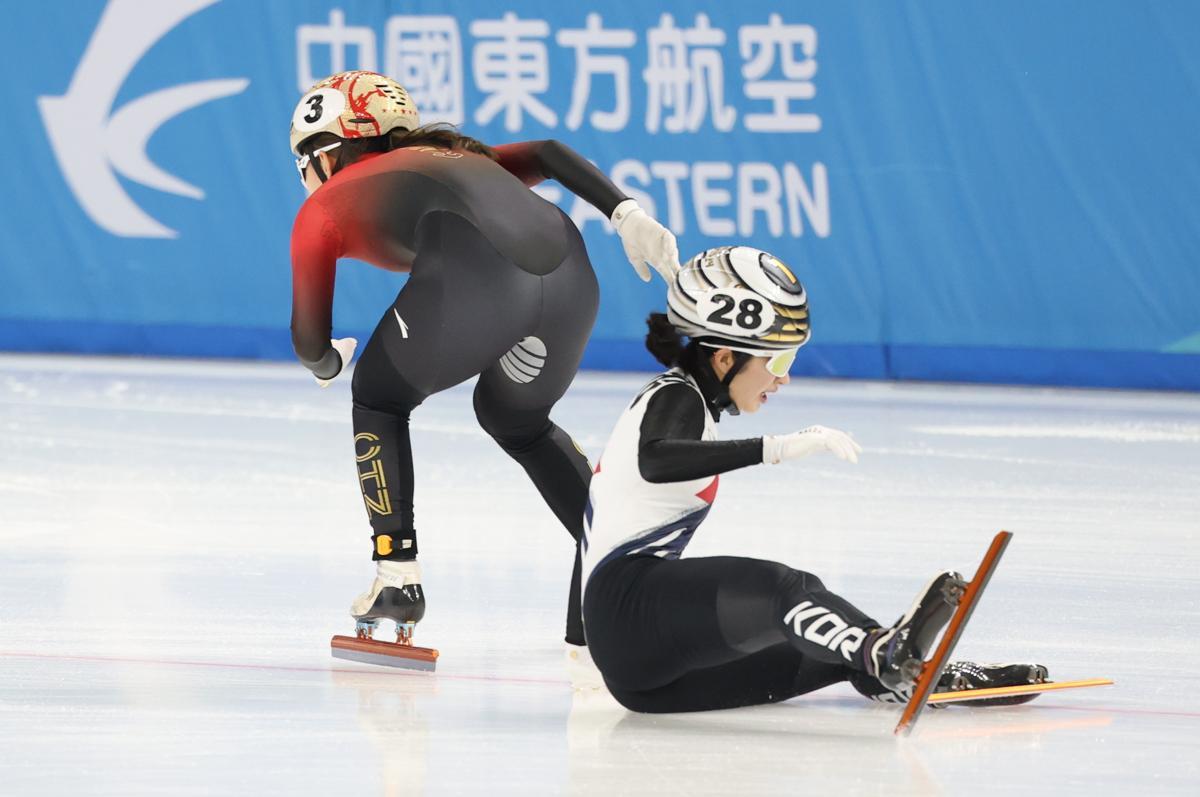 동아일보