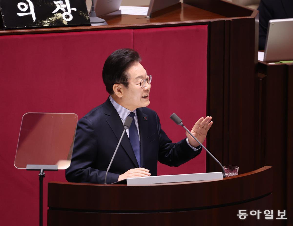 동아일보