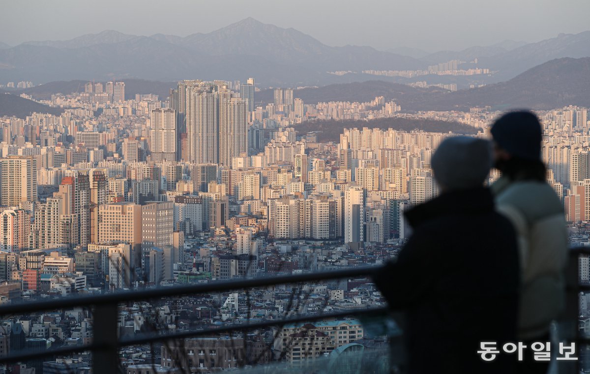 동아일보