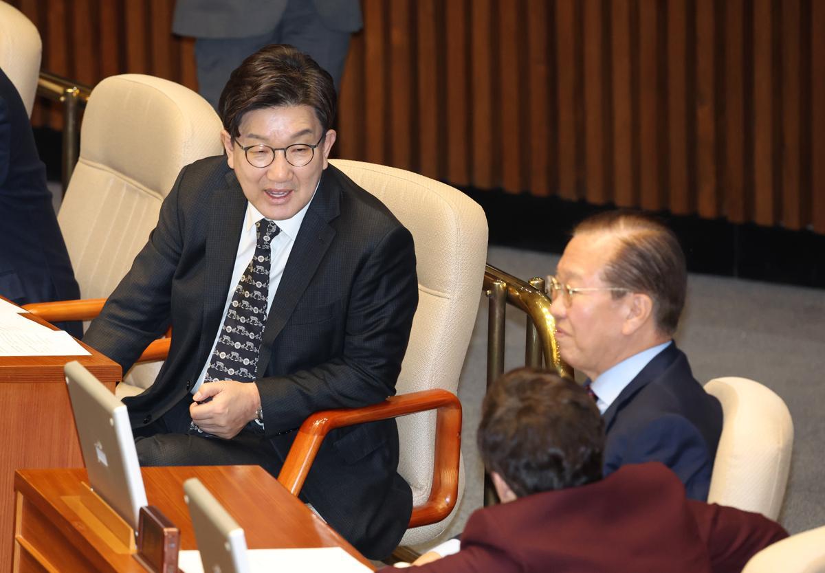 동아일보