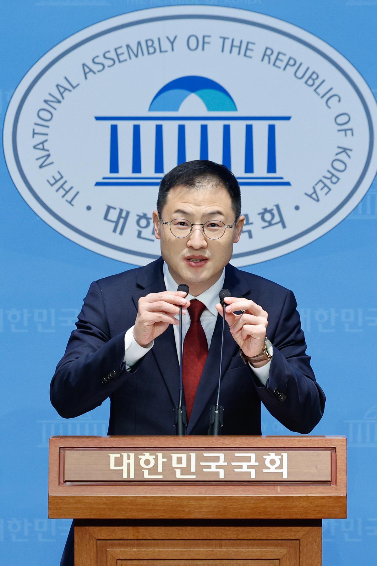 동아일보