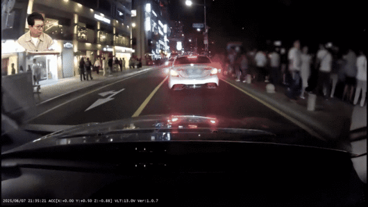 서행하던 A 씨 차량을 무단횡단하다 박은 어린아이. 유튜브 채널 ‘한문철TV’ 영상 캡처