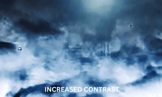 미 국방부가 공개한 2020년 11월 아프가니스탄과 파키스탄 국경 인근에서 촬영된 원반형 미확인 비행체(UAP)의 적외선 영상. 영상 속 비행체는 구름 사이를 자유롭게 이동하며 급격한 방향 전환과 고도 변화를 보여주고 있으며, 추진 흔적이 전혀 관찰되지 않아 기존 항공 기술로 설명이 어려운 현상으로 평가받고 있다. (영상=SNS)