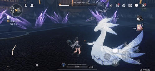 스테이지 보스 '조립식 로봇'은 중간에 나오는 기계를 활용해 타격하면 체력을 많이 깎을 수 있다. 위 장면은  상대의 약점을 까먹고 레이드에 임했다가 2캐릭터가 사망하고 겨우 클리어한 모습. 그만큼 보스특성에 맞는 사냥이 중요하다.