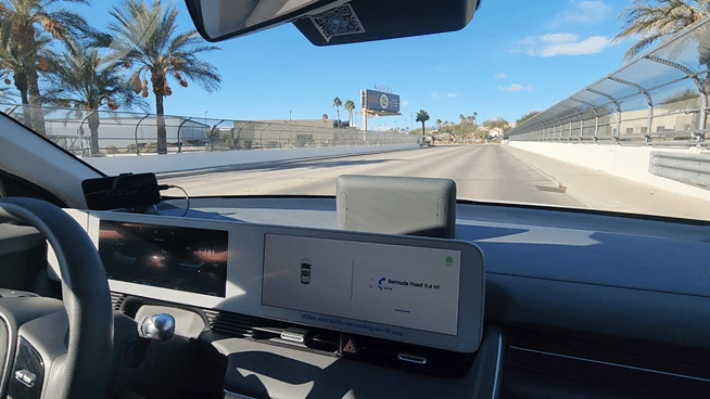 현대차 모셔널의 로보택시가 달리고 있는 모습. 현대차 모셔널의 아이오닉 5 로보택시. 김채빈 기자 @chaebi