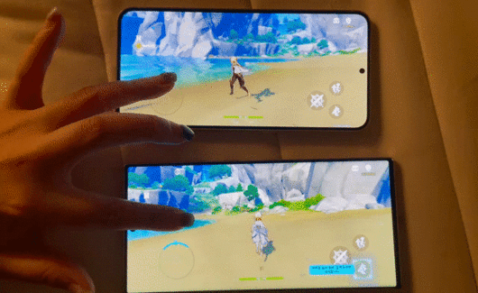 갤럭시S23 플러스(위)와 울트라(아래)로 원신을 플레이하는 모습./영상=백유진 기자 byj@