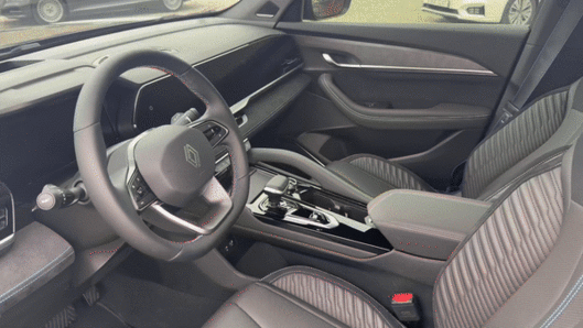 그랑 콜레오스 에스프리 알핀 누아르 차량 내부./영상=백유진 기자 byj@