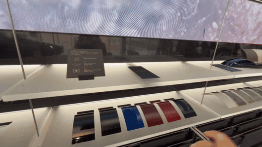 4층 벽 한 면을 차지한 'CMF 월'에서는 각 컬러에 담긴 스토리를 확인할 수 있다./영상=백유진 기자 byj@