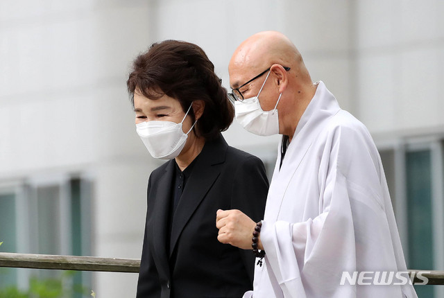 뉴시스