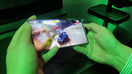 [샌프란시스코=뉴시스]갤럭시 S23 울트라로 고사양게임 '아스팔트9'을 플레이하고 있는 모습. (사진=윤현성 기자) *재판매 및 DB 금지