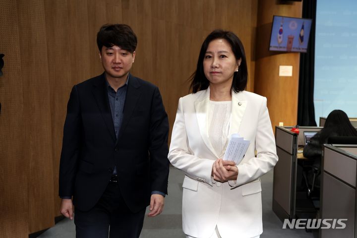 뉴시스