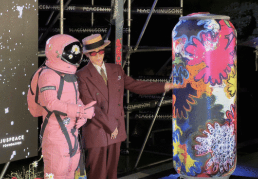 [서울=뉴시스]전병훈 수습기자 = 13일 서울 용산구 그랜드 하얏트 서울에서 가수 지드래곤이 기념 촬영을 하고 있다.2025.06.13. idaho@newsis.com *재판매 및 DB 금지