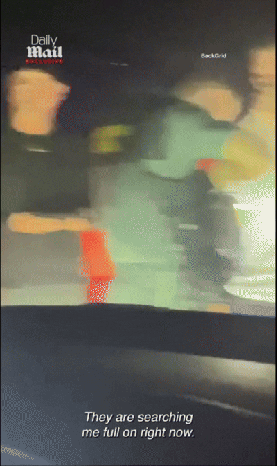 [뉴시스] 할리우드 배우 레오나르도 디카프리오가 스페인 이비자의 한 파티장에 들어가기 전 경찰에서 심문당하고 있다. 경찰은 그가 누군지 모르는 상태라고 전해졌다. 2025.08.04. (사진=데일리메일) *재판매 및 DB 금지