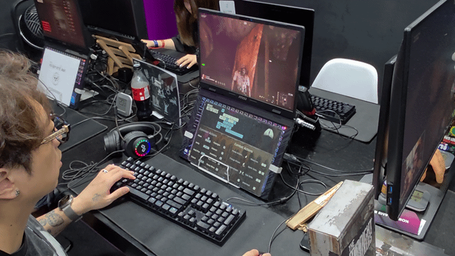 [쾰른(독일)=뉴시스]오동현 기자 = 송광호 원웨이티켓 스튜디오 대표가 24일 독일 쾰른 '게임스컴 2025'에서 개발 중인 '미드나잇워커스'를 소개하고 있다. *재판매 및 DB 금지