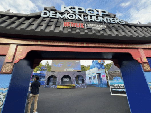 [용인=뉴시스] 전병훈 기자 = 지난 23일 찾은 경기 용인에 위치한 에버랜드에서 공개된 케이팝 데몬 헌터스 테마존의 모습 *재판매 및 DB 금지
