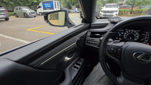 [서울=뉴시스] 박현준 기자 = 렉서스 ES300h 내부 모습. 2025.08.25. parkhj@newsis.com *재판매 및 DB 금지