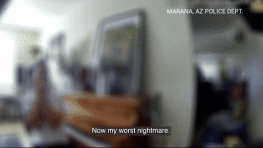 [뉴시스] 방치한 딸로 인해 경찰이 찾아오자 좌절하는 숄츠의 모습(사진=데일리메일) 2025.11 *재판매 및 DB 금지