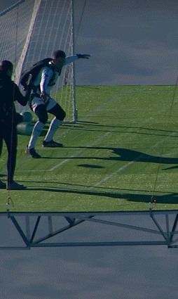 [뉴시스] 고도 약 1800m에서 축구를 하는 영상이 SNS에서 화제다. (사진=인스타그램 sergeyboytcov 갈무리) *재판매 및 DB금지 *재판매 및 DB 금지