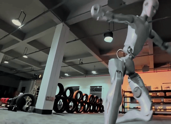 [뉴시스] H2가 공중에 매달린 수박을 백플립 발차기로 단번에 깨뜨리는 모습. (사진 = 'OTOFOOTAGE' 유튜브 갈무리) 2026.01.06. *재판매 및 DB 금지