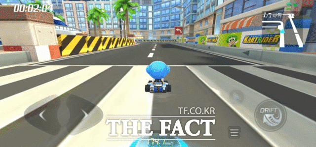 갤럭시S23울트라는 전용 칩셋인 퀄컴 '갤럭시용 스냅드래곤8 2세대'를 탑재해 발열제어와 그래픽 성능이 전작 대비 향상됐다. 사진은 갤럭시S23울트라로 '카트라이더 러쉬플러스'를 시행하는 모습. /최문정 기자